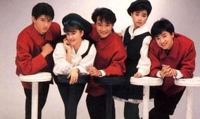 吴奇隆戴娇倩亲密外出 十指紧扣似连体婴 图集